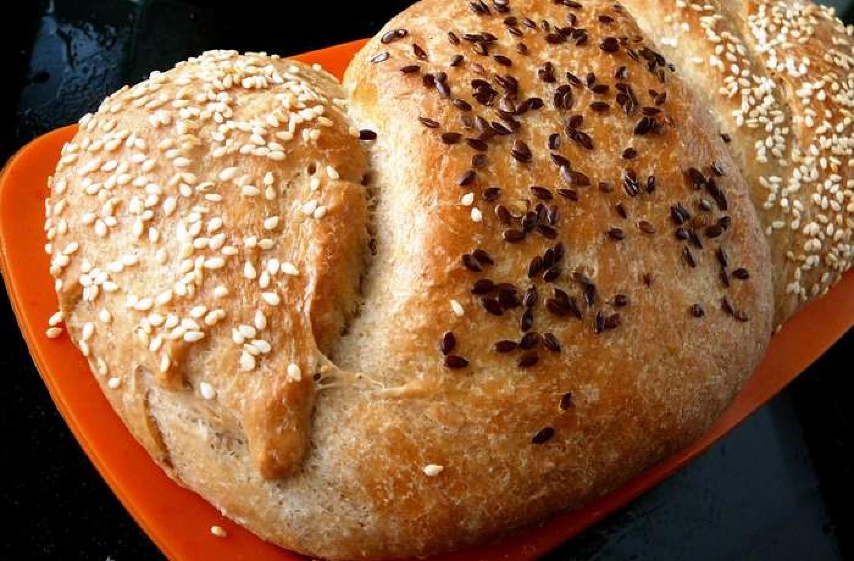 Хлеб пшенично-ячменный с семенами льна и кунжутом
